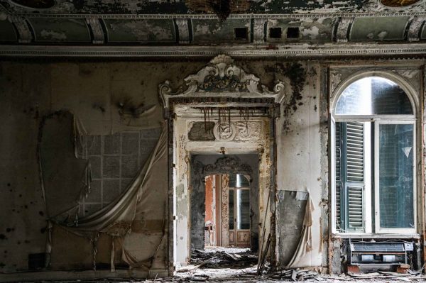 La fine, una lacerazione, Art of Decay di Andrea Meloni. Urbex, villa abbandonata in Piemonte, Italia