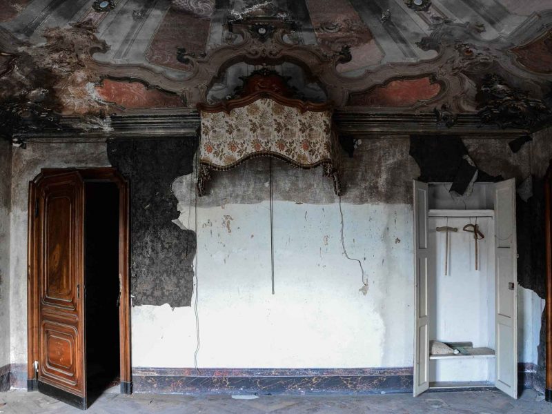 La bellezza della polvere, Art of Decay di Andrea Meloni. Urbex, villa abbandonata in Piemonte, Italia