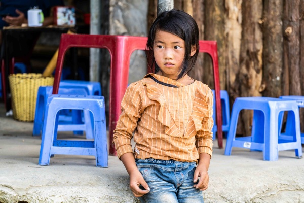 Bambina nel villaggio di Cat Ba a Sapa, Vietnam