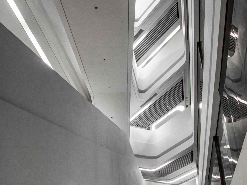 Zaha Hadid, la Jockey Club Innovation Tower di Hong Kong