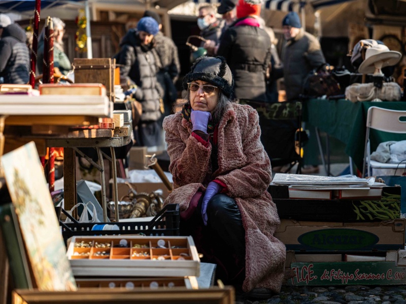 Una signora e il suo banco al mercato del Gran Balon di Torino, Lumix S1R